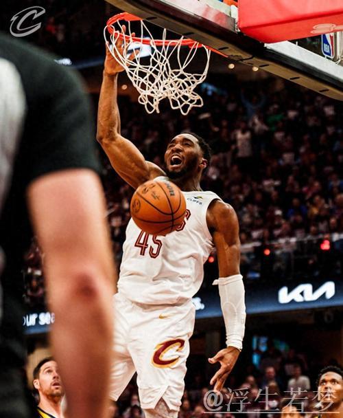 米切尔轰33分难救主 哈利伯顿22+13助步行者击败骑士迎首胜 米切尔轰33分难救主 哈利伯顿22+13助步行者击败骑士迎首胜