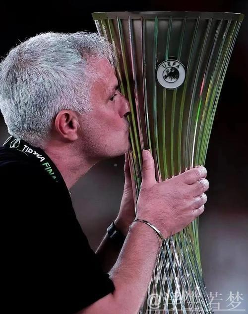 欧联杯惨遭逆转!穆里尼奥不败纪录终结,濒临淘汰,两旧主亦失利 欧联杯惨遭逆转!穆里尼奥不败纪录终结,濒临淘汰,两旧主亦失利