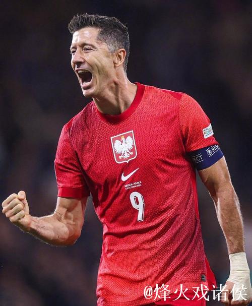 莱万重返有球训练 期待出战德甲下半程揭幕战